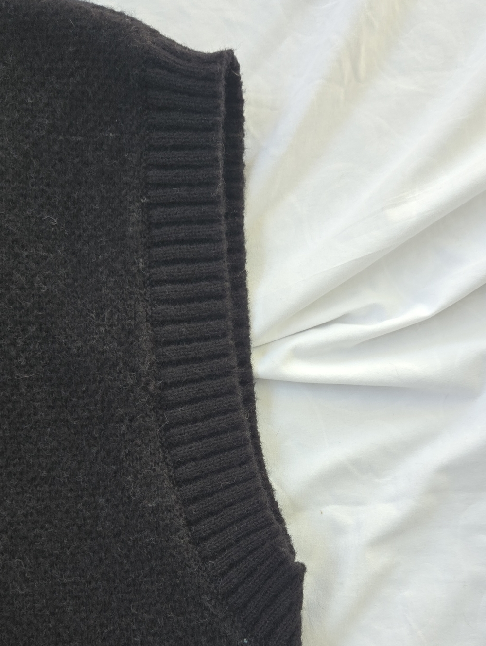 Men/Unisex BlackSleeveless Sweater Graphic Colorful Duck Front With Long Threads - Picture 8 of 12